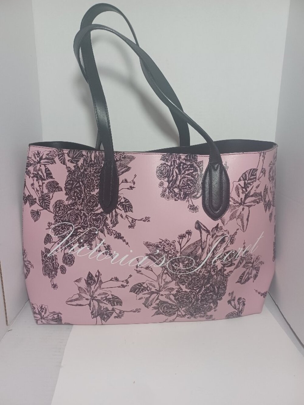 LARGE VICTORIA SECRET TOTE